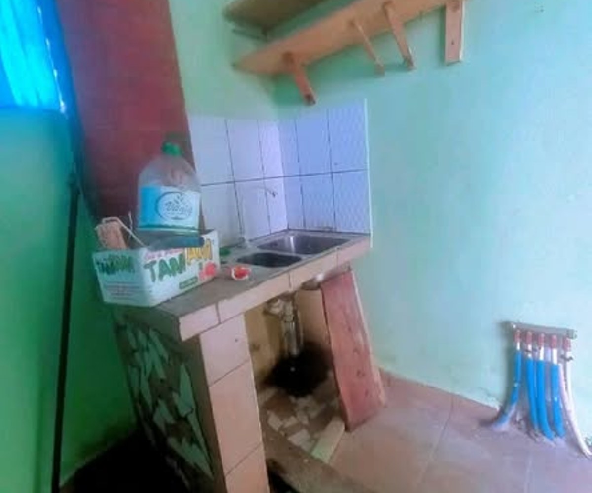 Studio moderne avec balcon, proche du goudron – Ndogbong