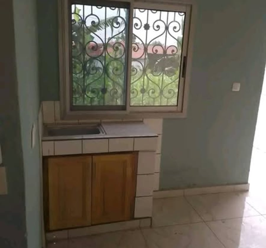 Chambres modernes à louer à Odza