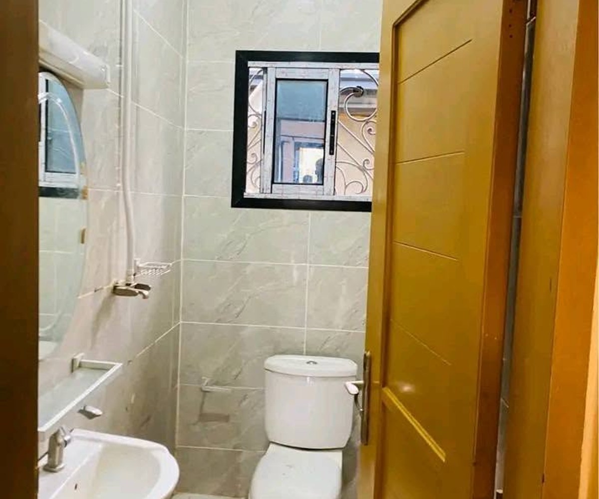 Studio moderne à louer à Ndogbati - Carrefour Chefferie