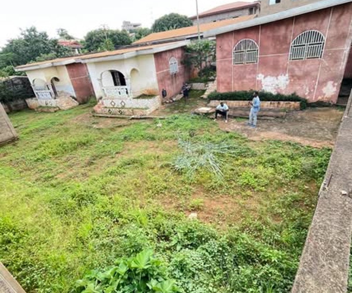 Terrain à vendre - Odza, Yaoundé - 706 m²