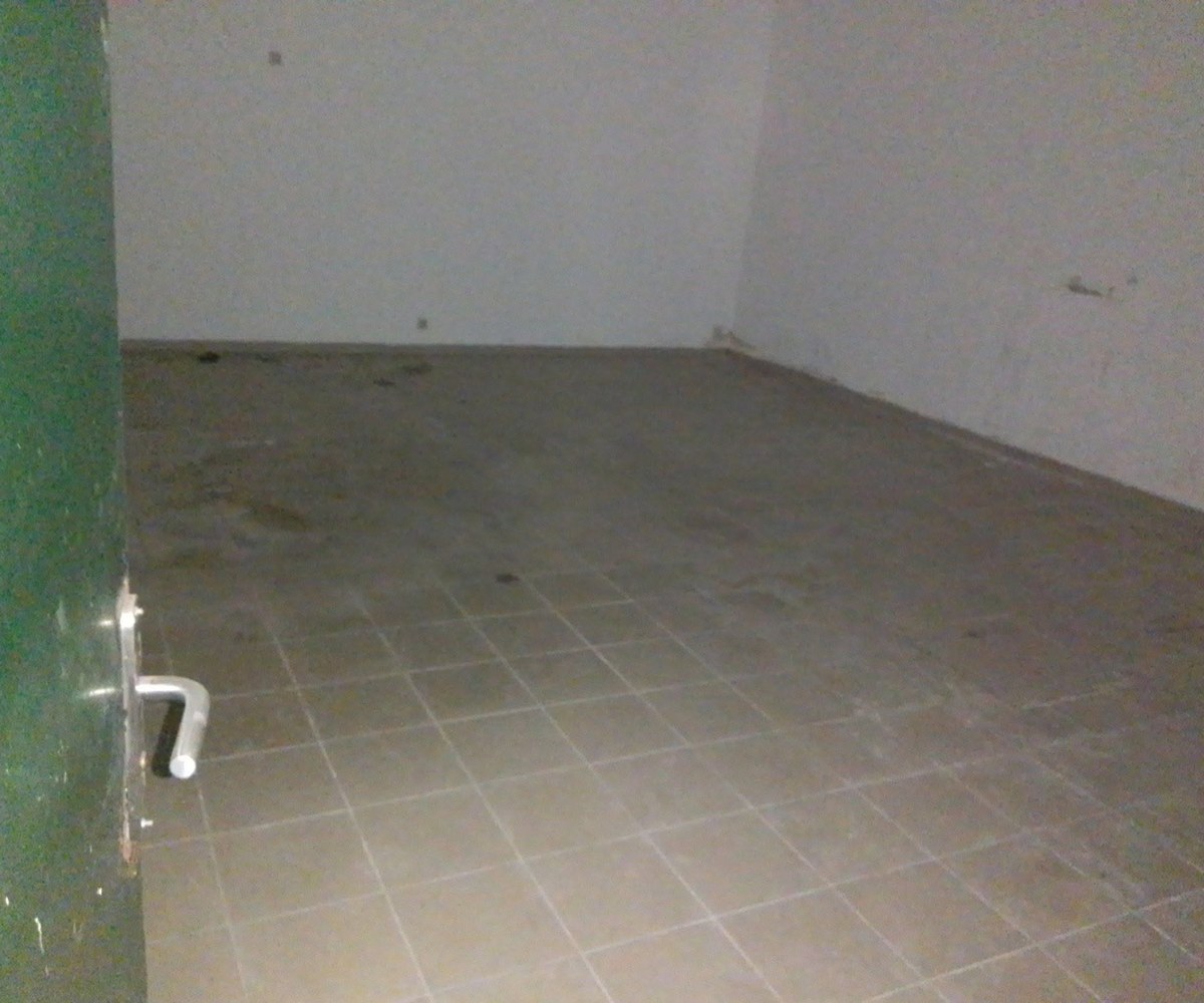 Magasin de stockage et bureaux à louer - Yaoundé centre-ville