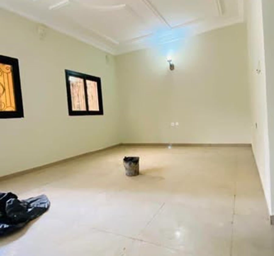 Studio moderne flambant neuf à Biyem-Assi - 100 000 FCFA/mois