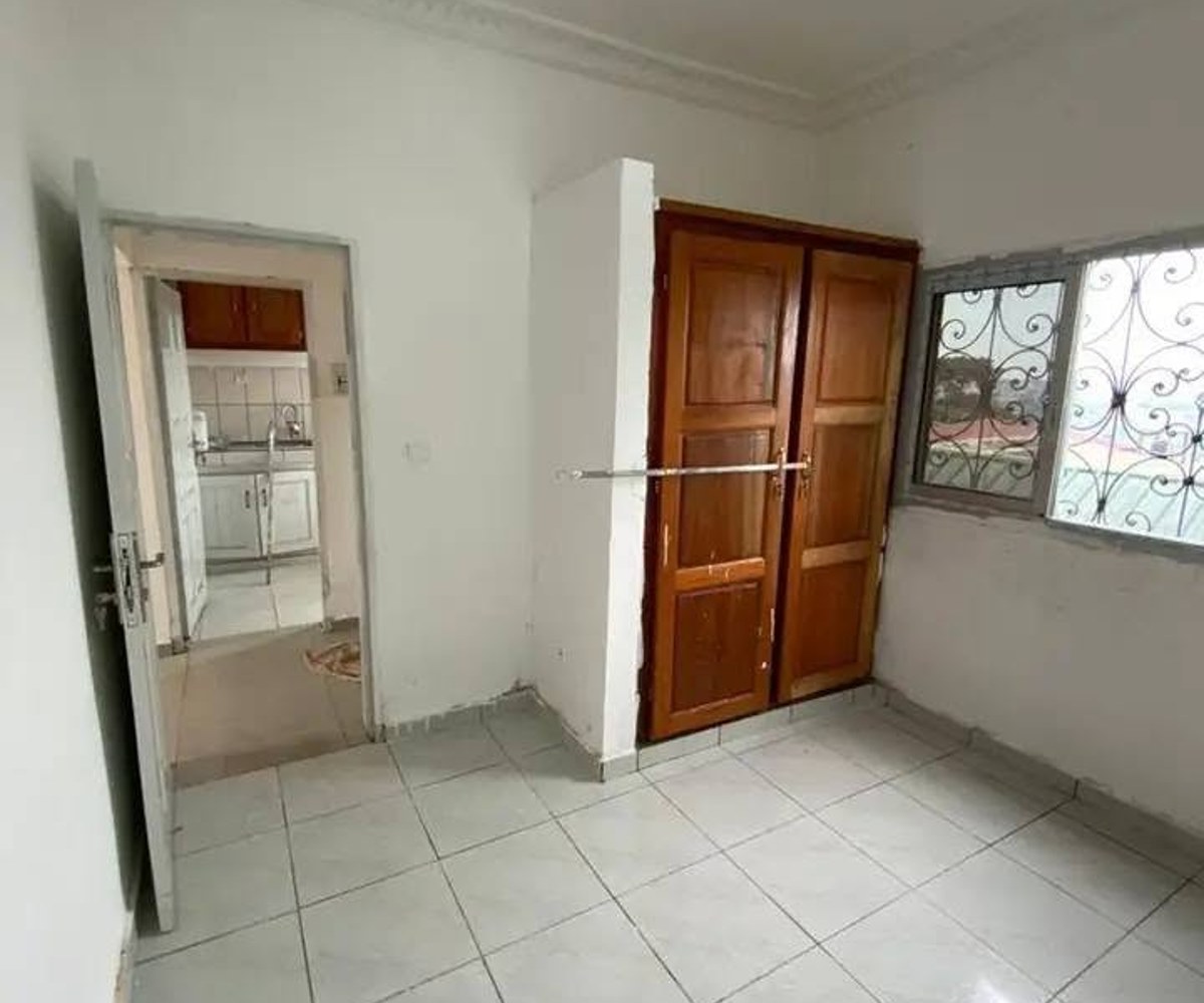 Grand studio moderne à louer à Ahala