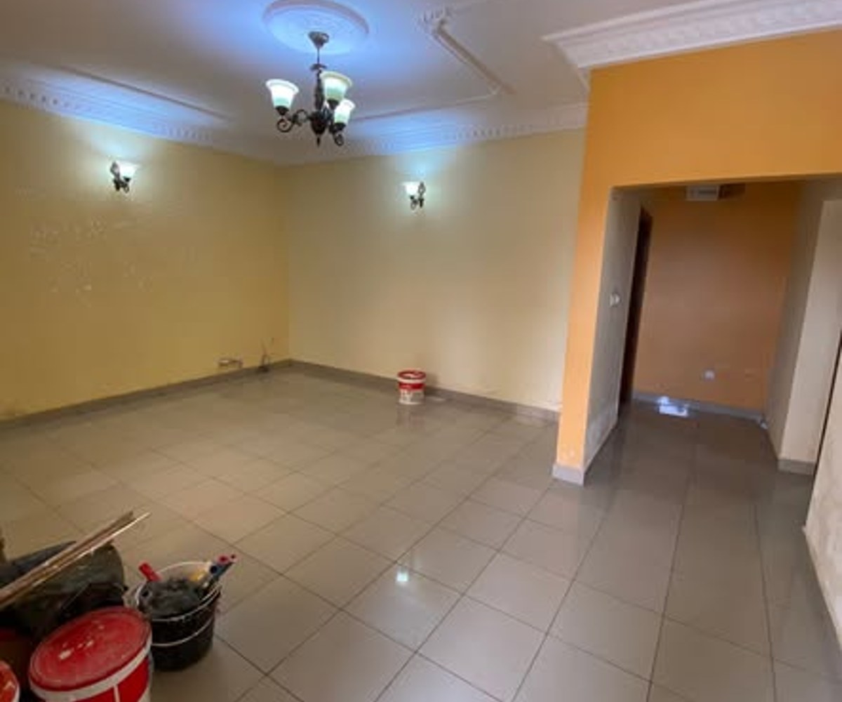 Appartement à louer Odza commissariat