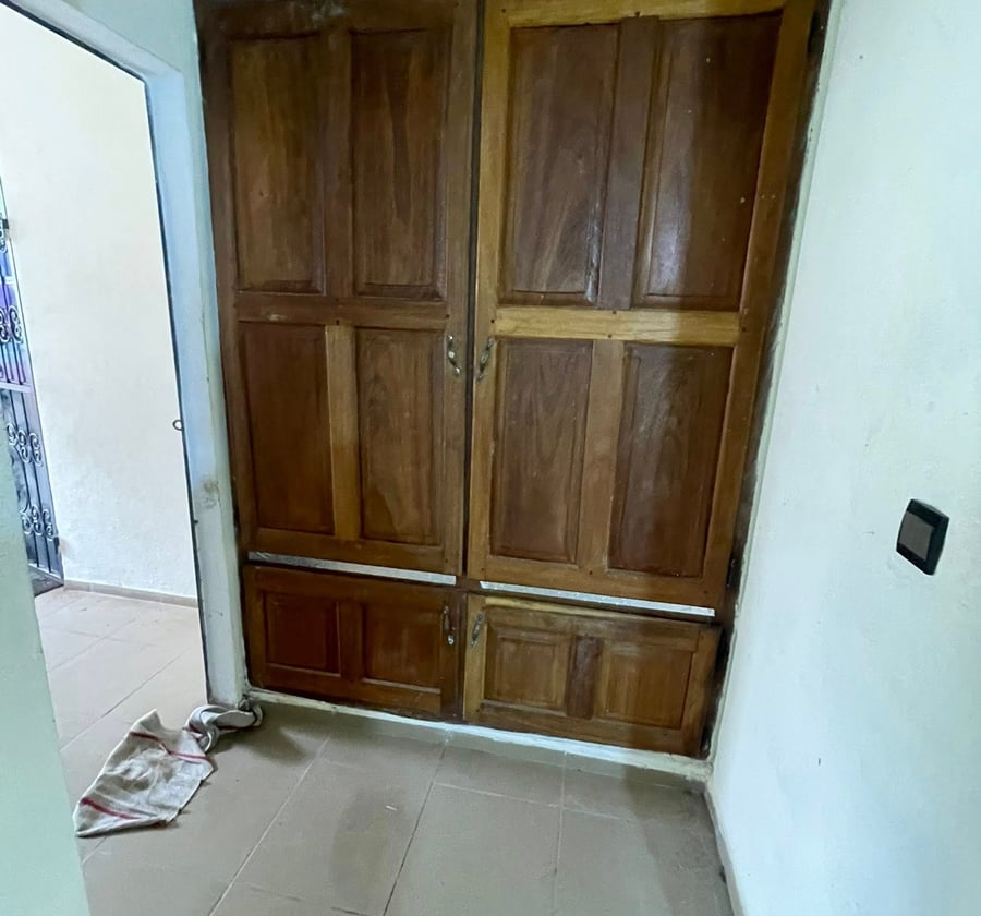 Vaste chambre moderne à Logbessou