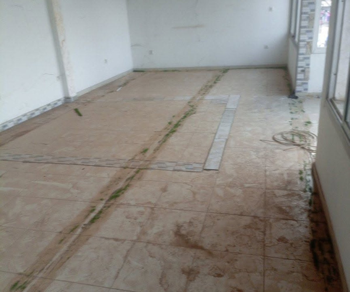 Grande boutique avec mezzanine à louer - Odza Messamendongo
