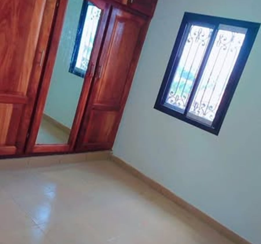 Studio moderne à louer à Odza