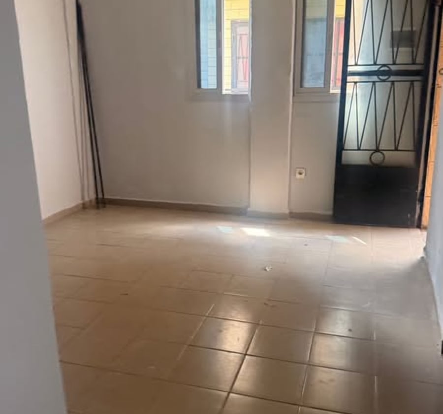 Chambre moderne à louer à Bépanda Cité