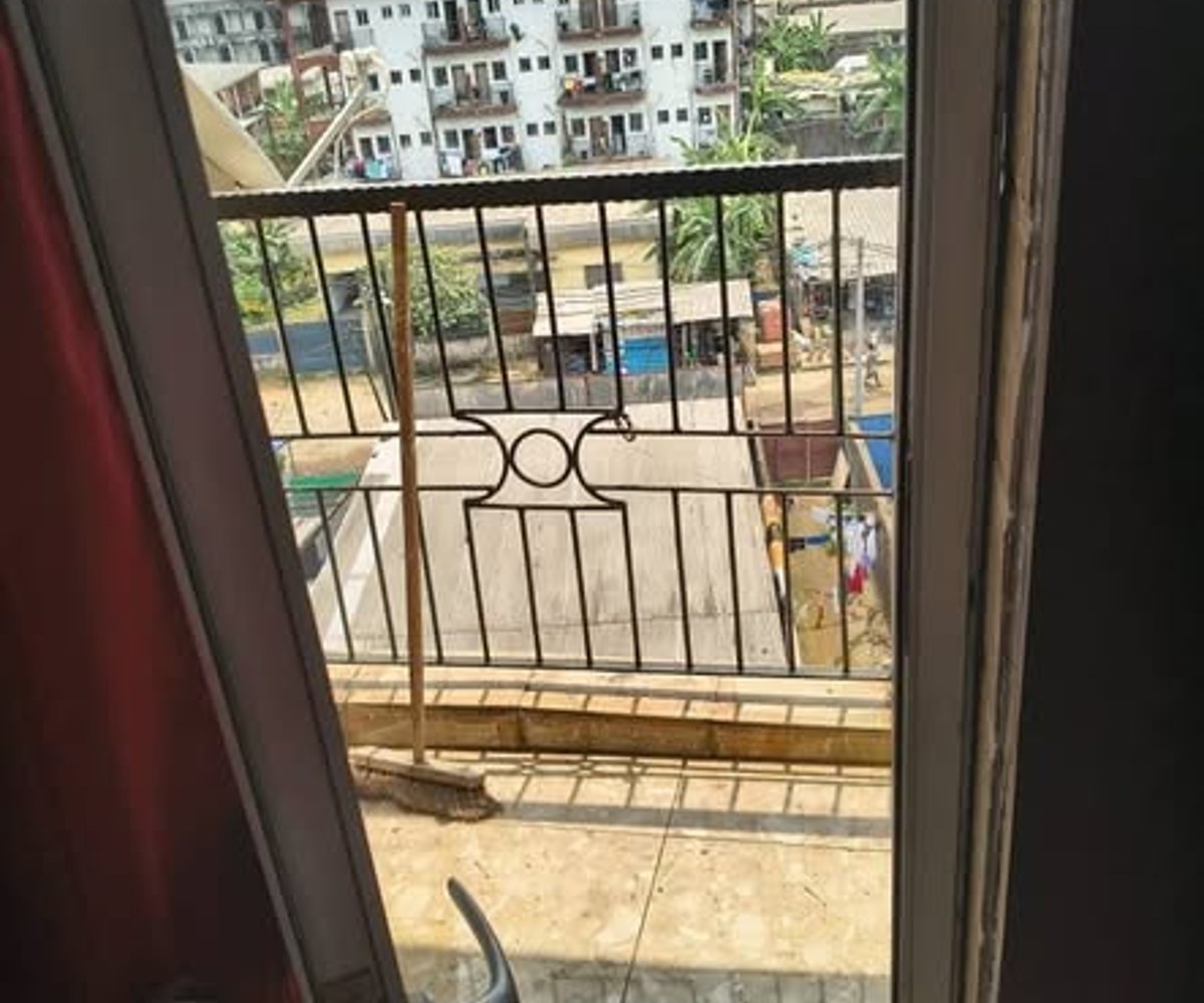 Chambre meublée à Ndogbong, Douala – 10 000 F/nuit