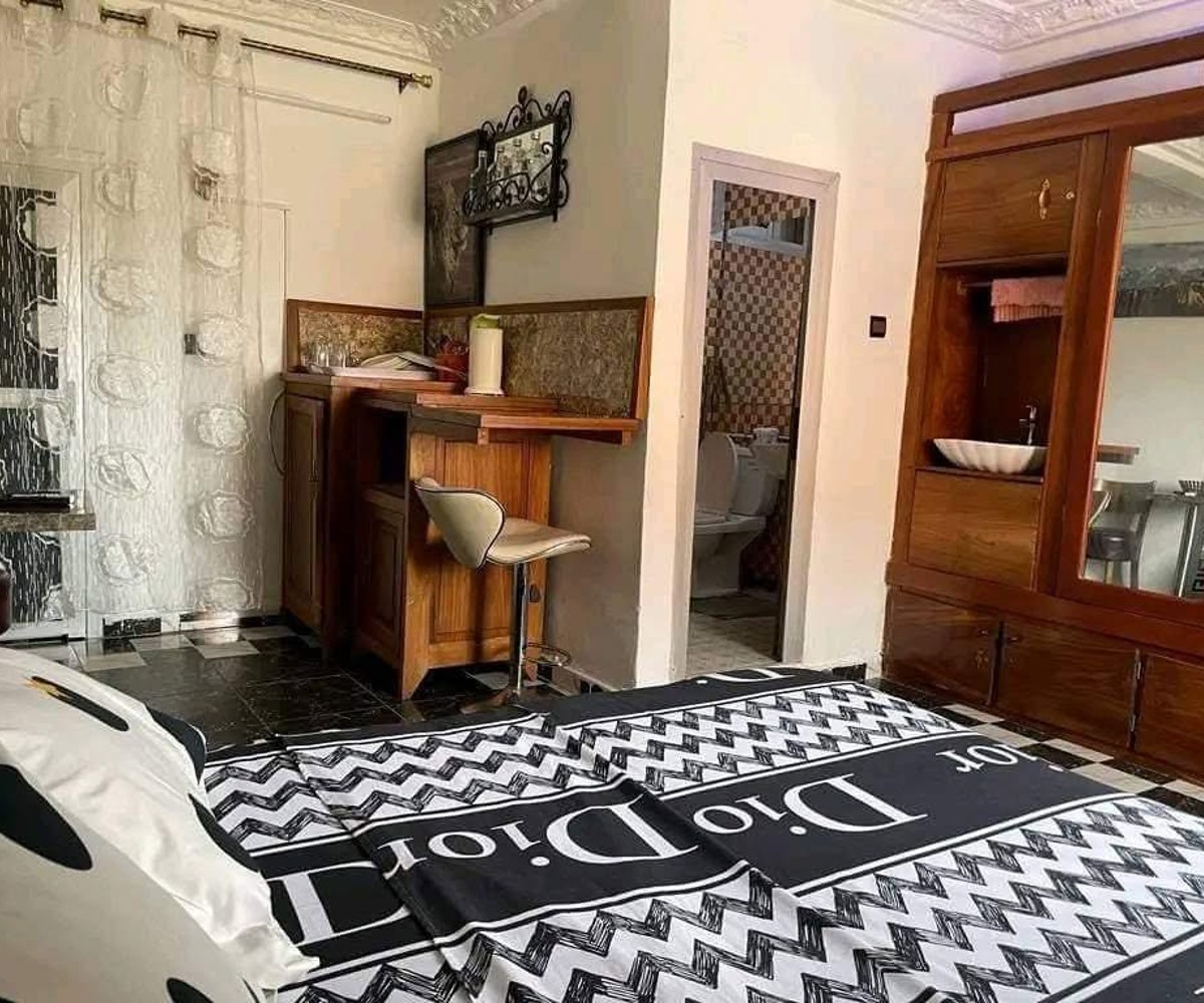 Chambre meublée à Bastos