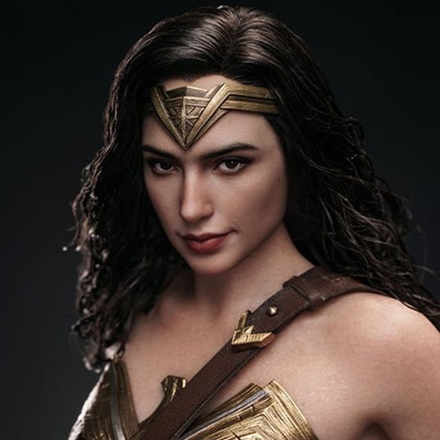 Wonder Woman - Batman V Superman Dawn of Justice Escala 1:6 por InArt