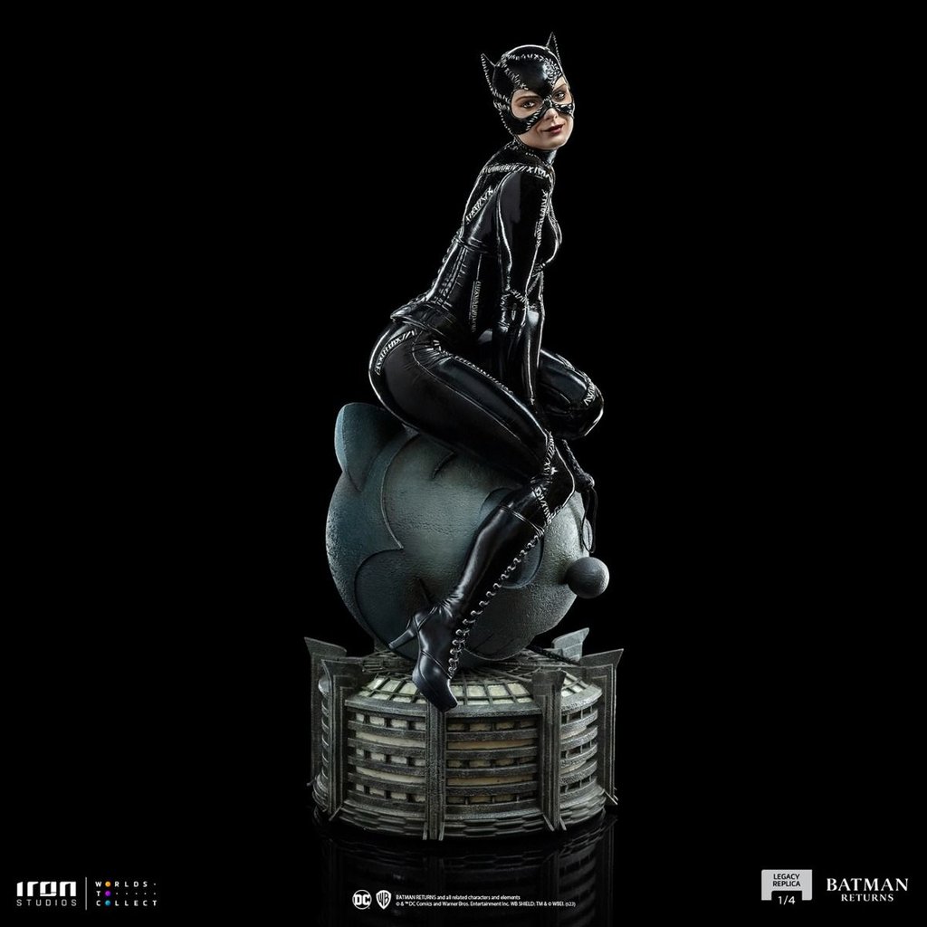 Gatúbela - Batman Returns DC Comics Escala 1:4 por Iron Studios