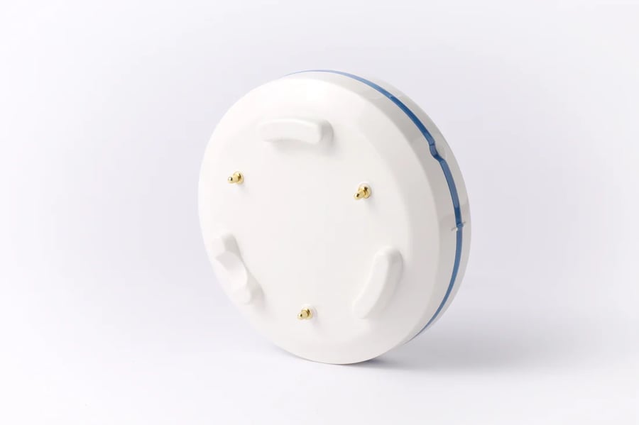 Unterseite des Flutsensors mit drei Kontaktstiften