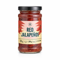 Syltede røde jalapeños i skiver, i lake