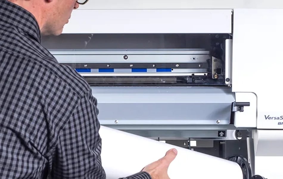 Flex Series 30_4 Inserting poster printer paper into Flex Series Poster Printer Cutter