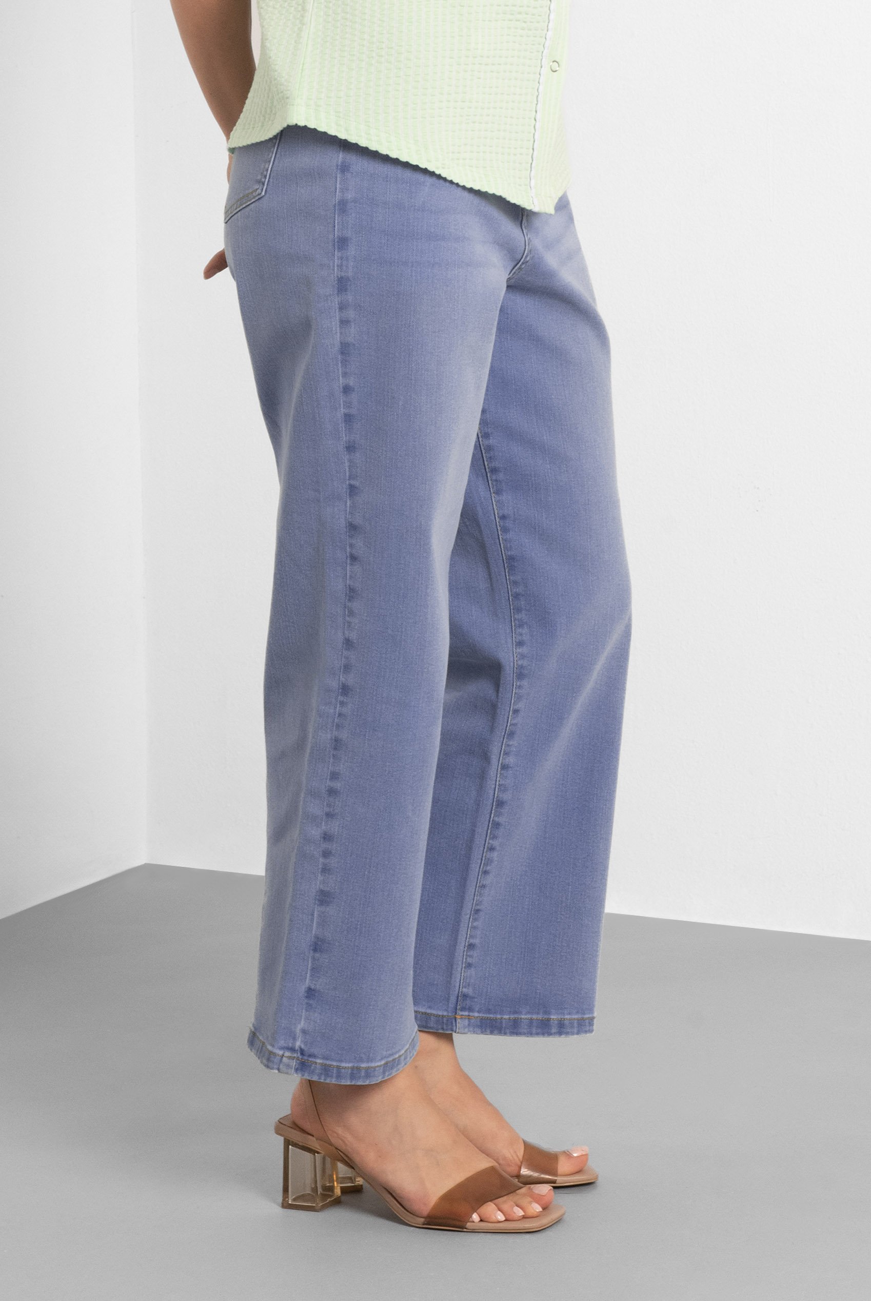 Decorative Button Cropped Wide Leg Jeans