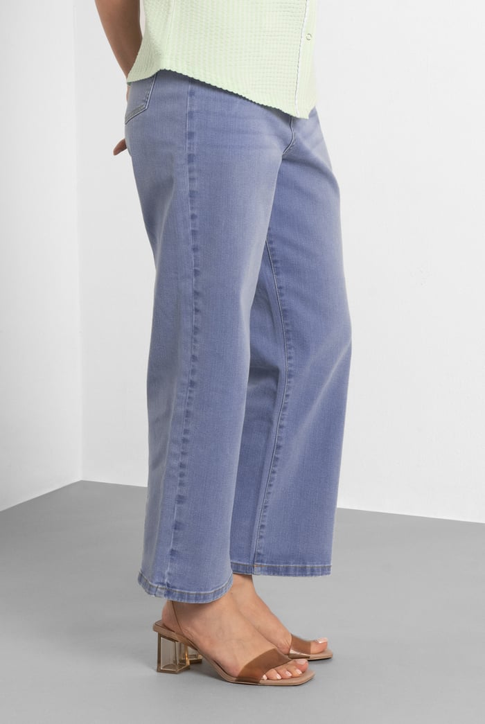 Decorative Button Cropped Wide Leg Jeans