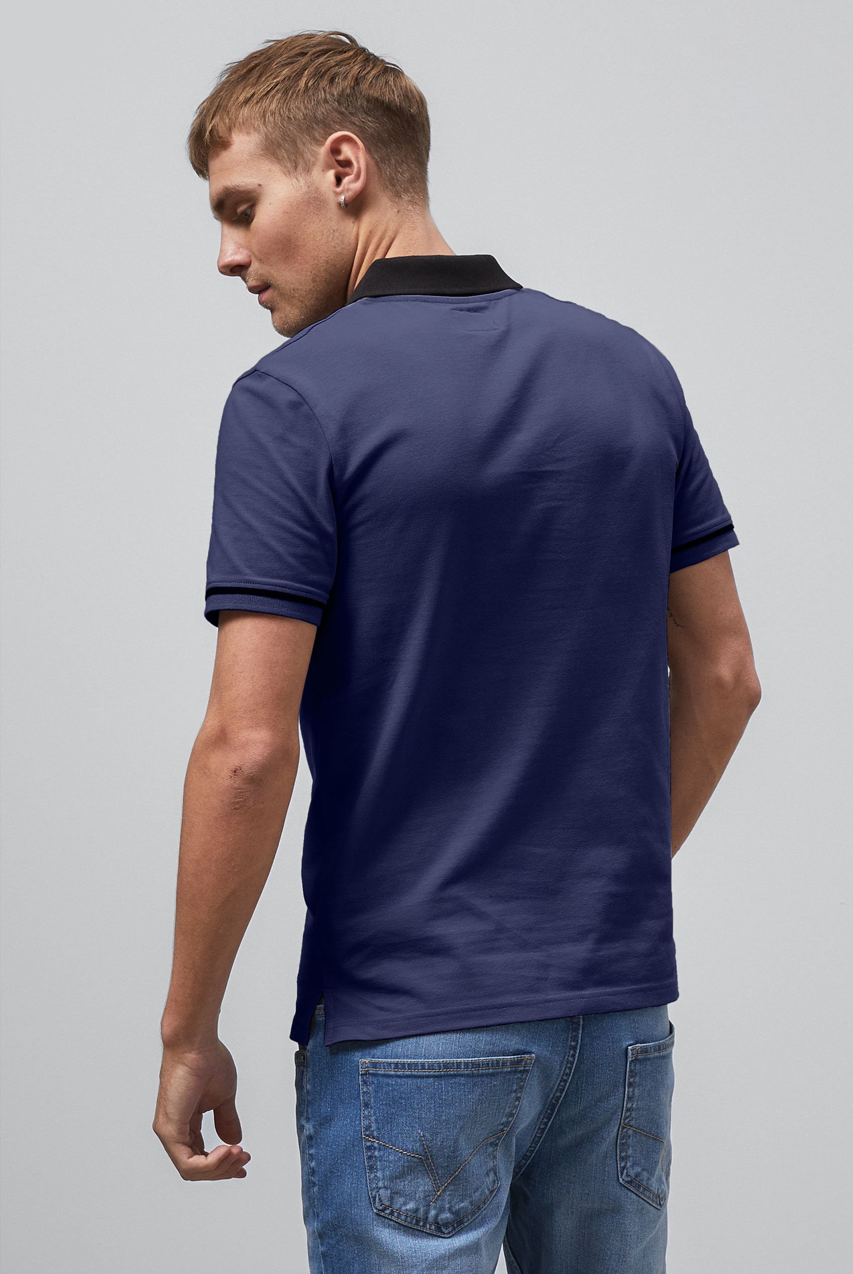 Contrast Collar Zip-Up Polo Shirt