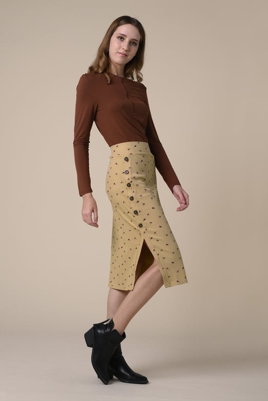 Side Button Split Ribbed Skirt