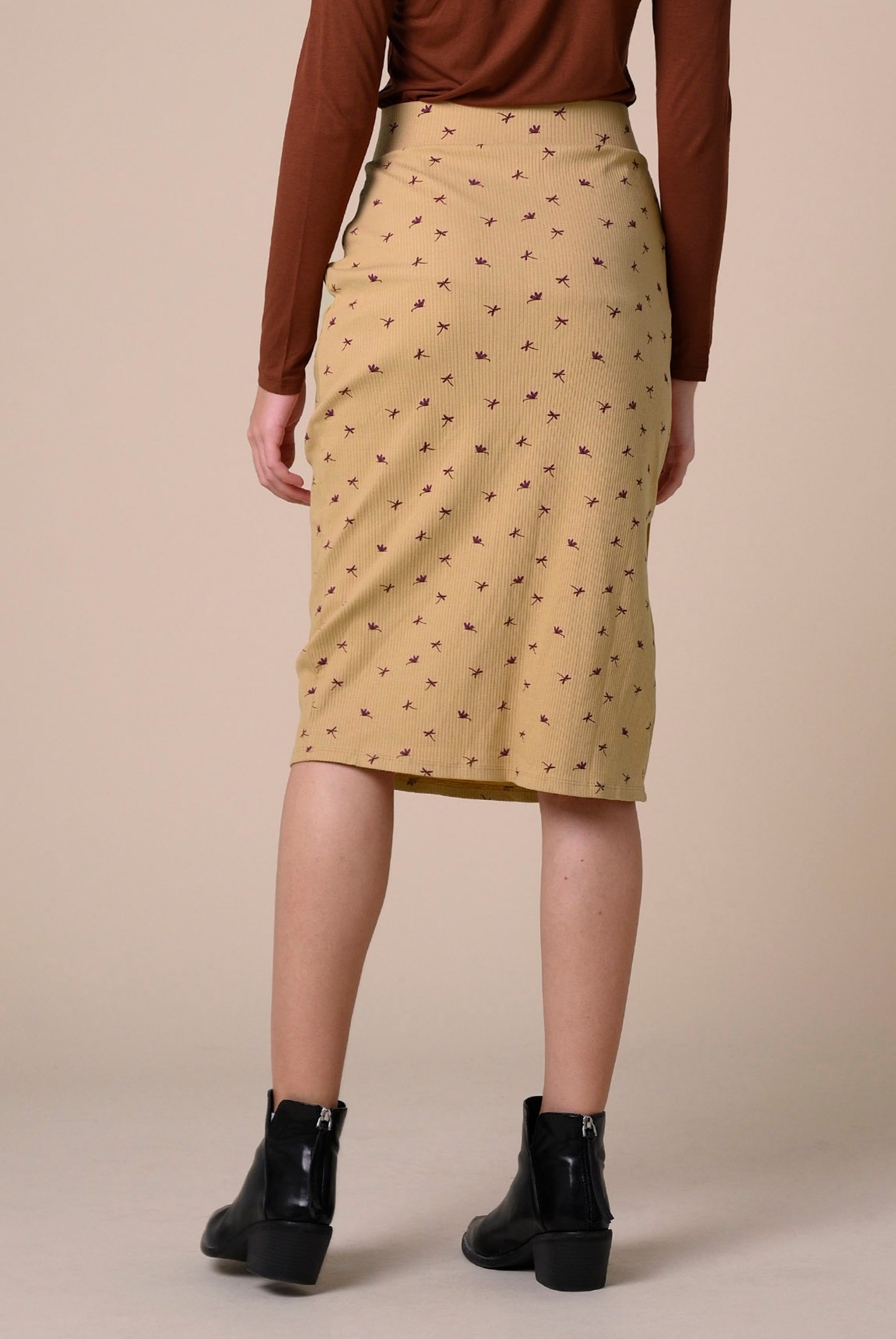Side Button Split Ribbed Skirt
