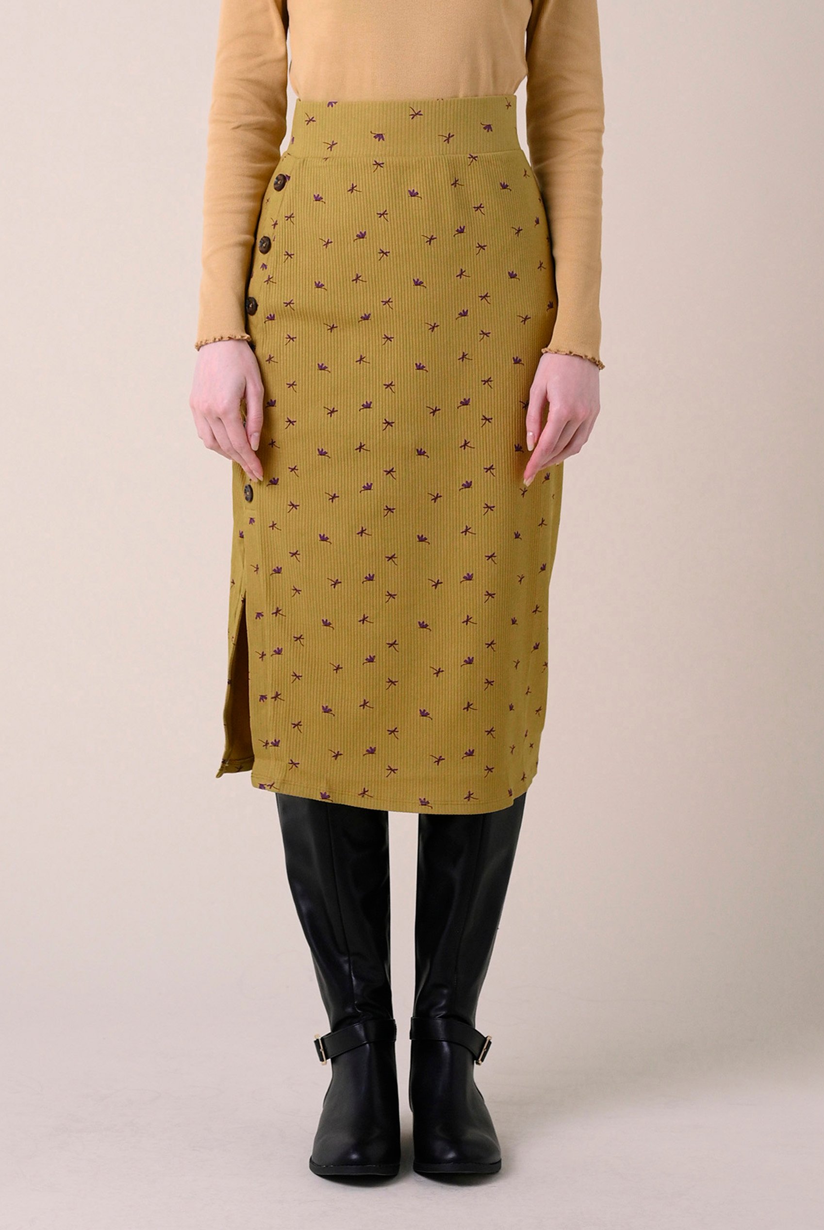 Side Button Split Ribbed Skirt