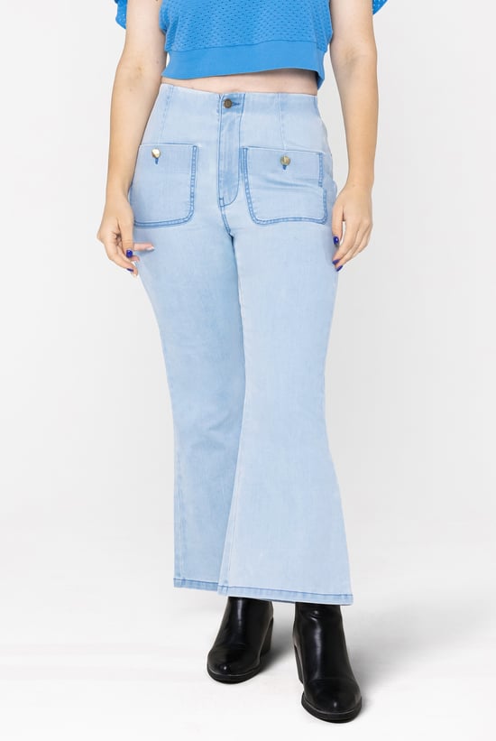 Super Light Cropped Flared Buttoned Jeans