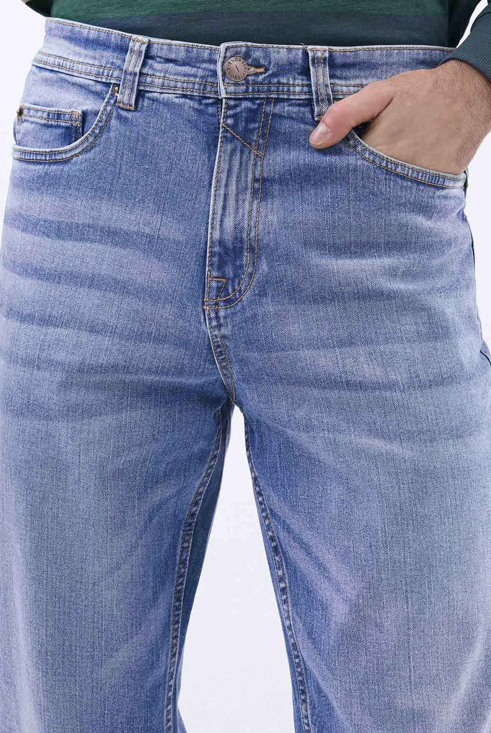 Comfort Stretch Straight Fit Jeans