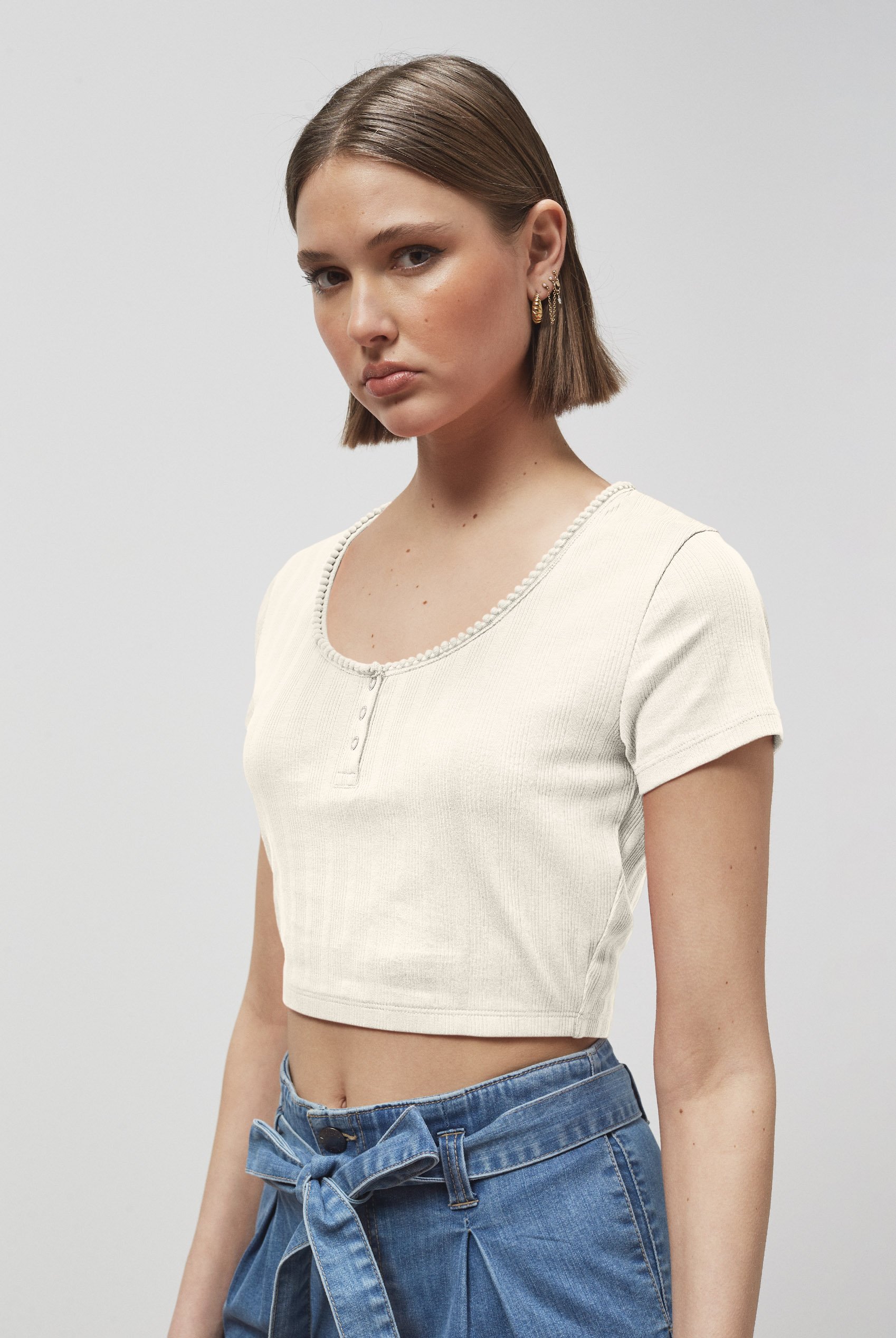 Snap Button Details Crop Tank Top