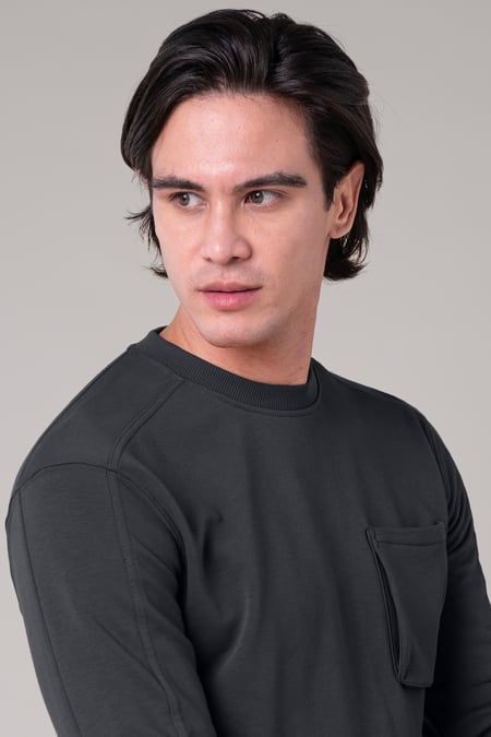 Black Long Sleeve Front Pocket SweatShirt