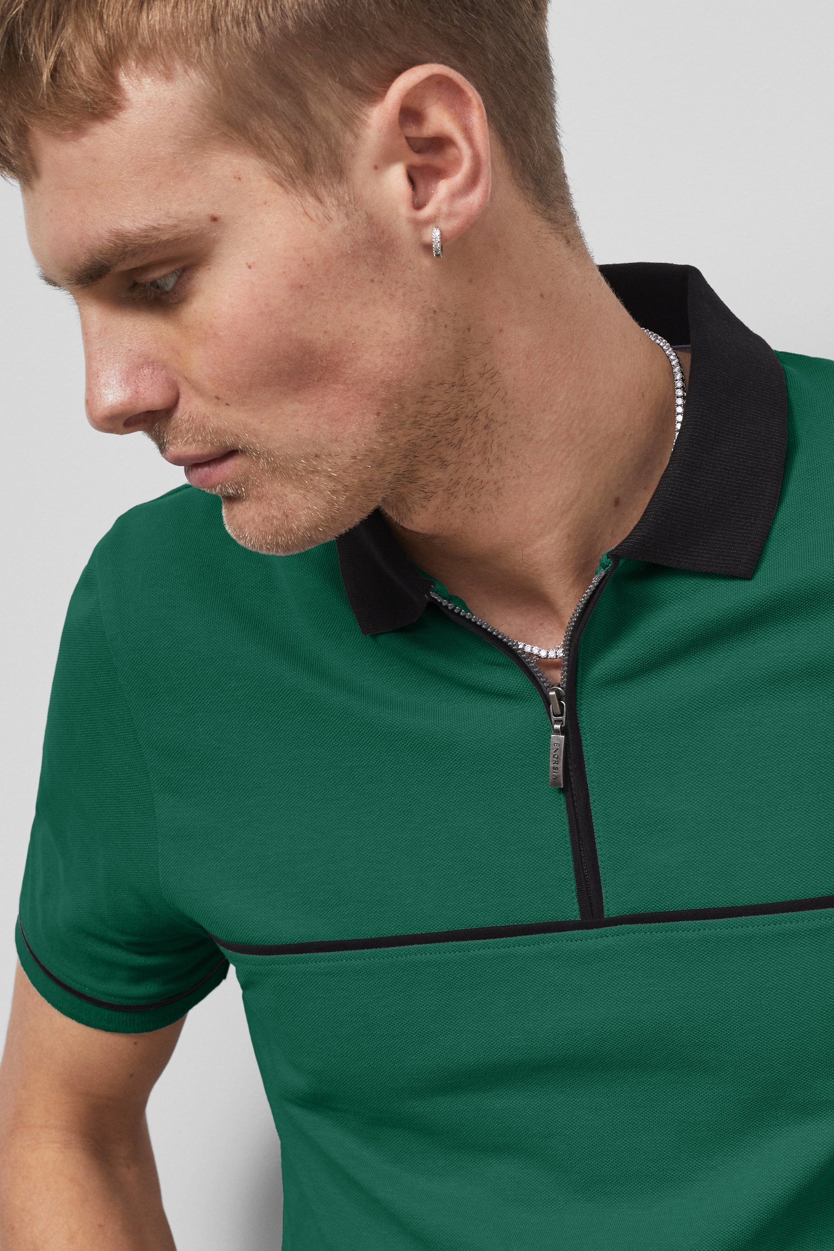 Contrast Collar Zip-Up Polo Shirt