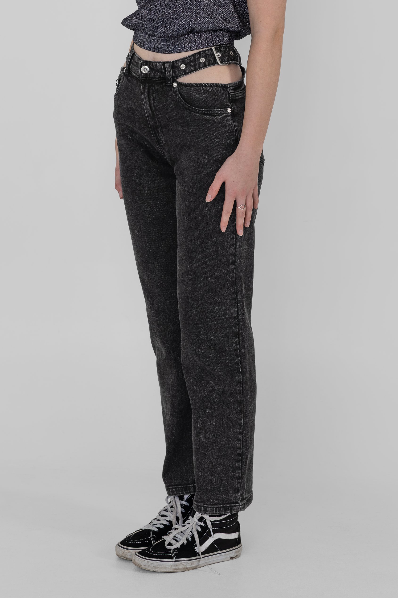 Wide-Leg Comfort Jeans With Waist Cut-Outs