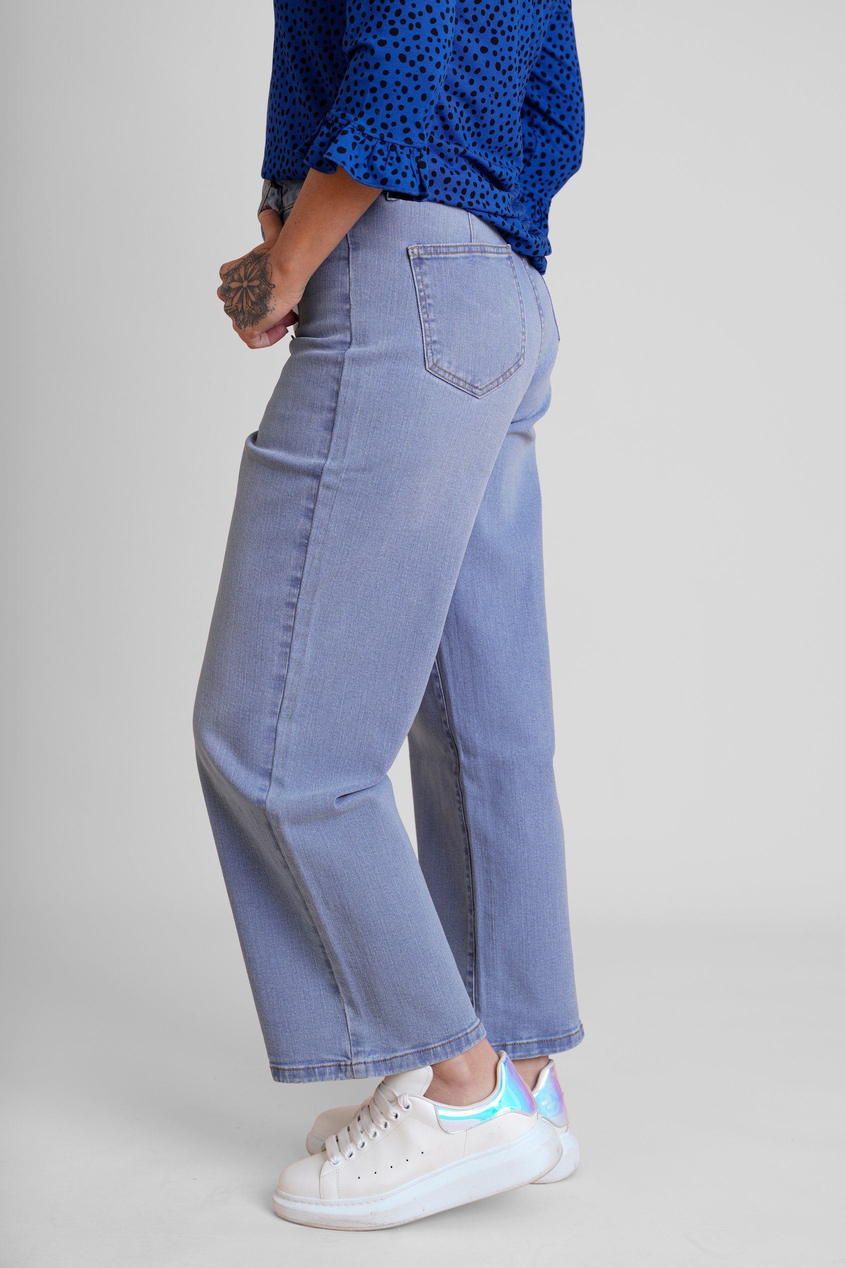 Decorative Button Cropped Wide Leg Jeans