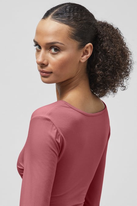 Red O-Ring Cut Out V-Neck Long Sleeves Top