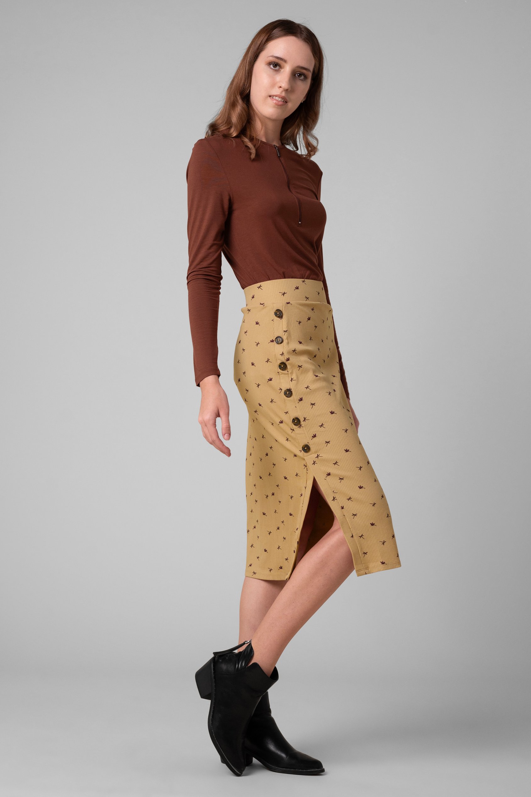 Side Button Split Ribbed Skirt