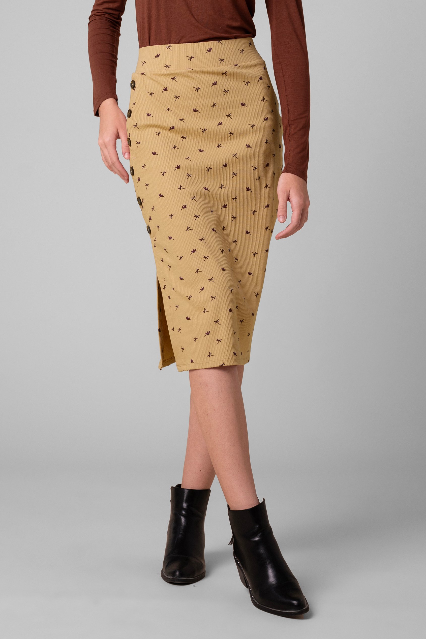 Side Button Split Ribbed Skirt