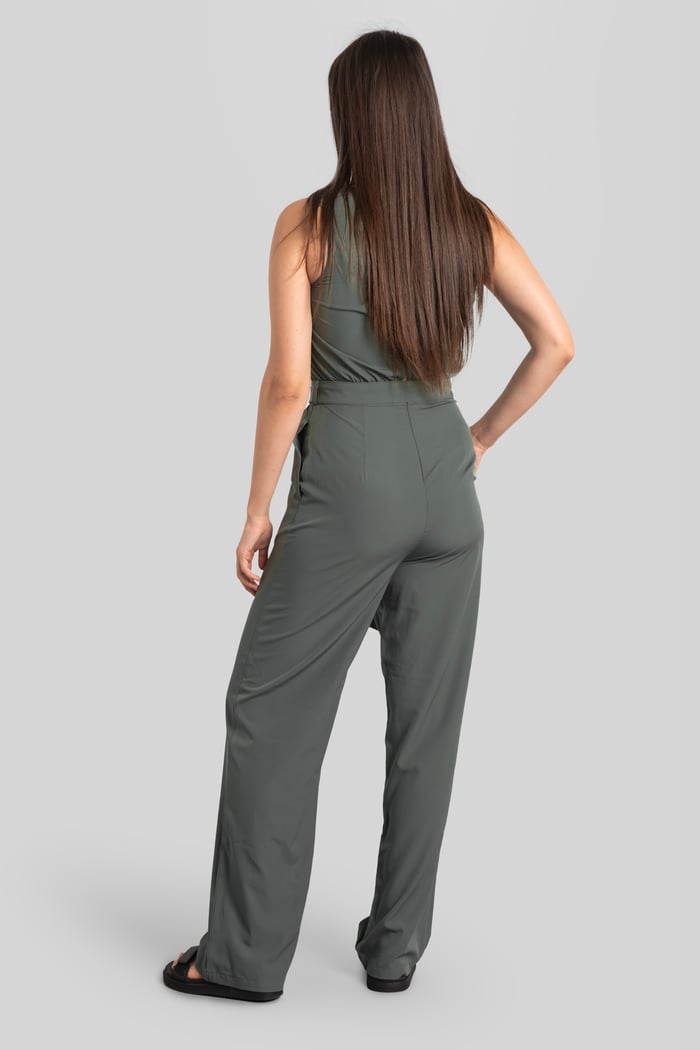 Women’s Sleeveless Blended Fabric Jumpsuit