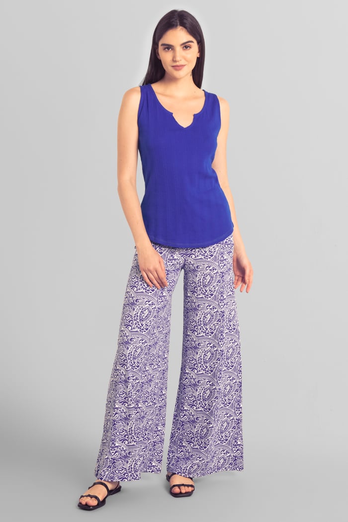 Textured Sleeveless V-neck Tank Top