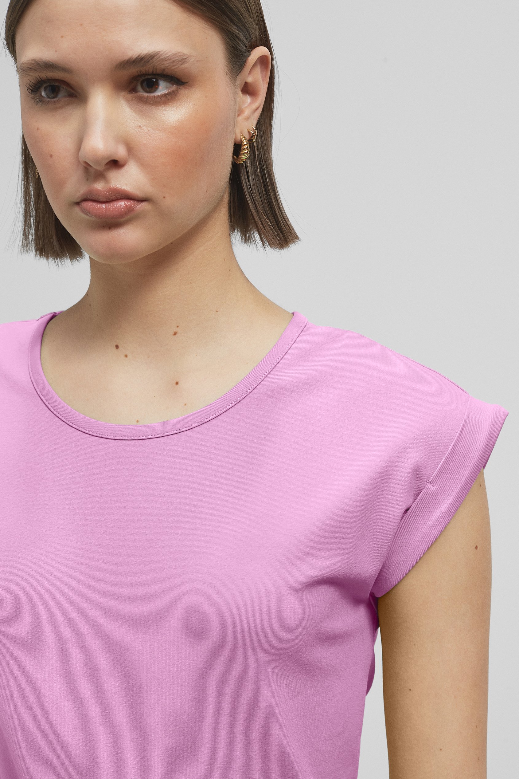 Shoulder Padded Cap-Sleeve Roll-Up T-Shirt