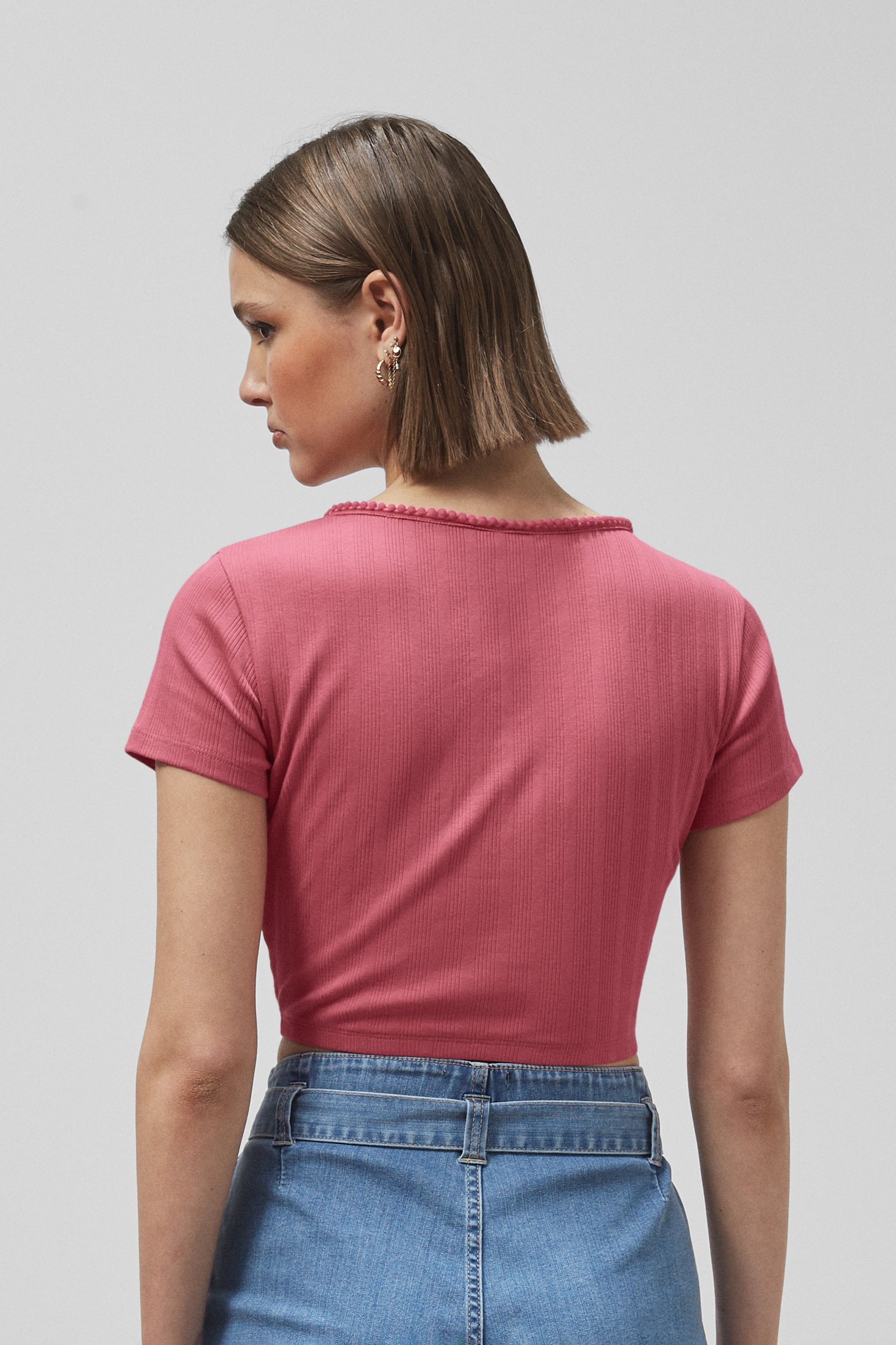 Snap Button Details Crop Tank Top