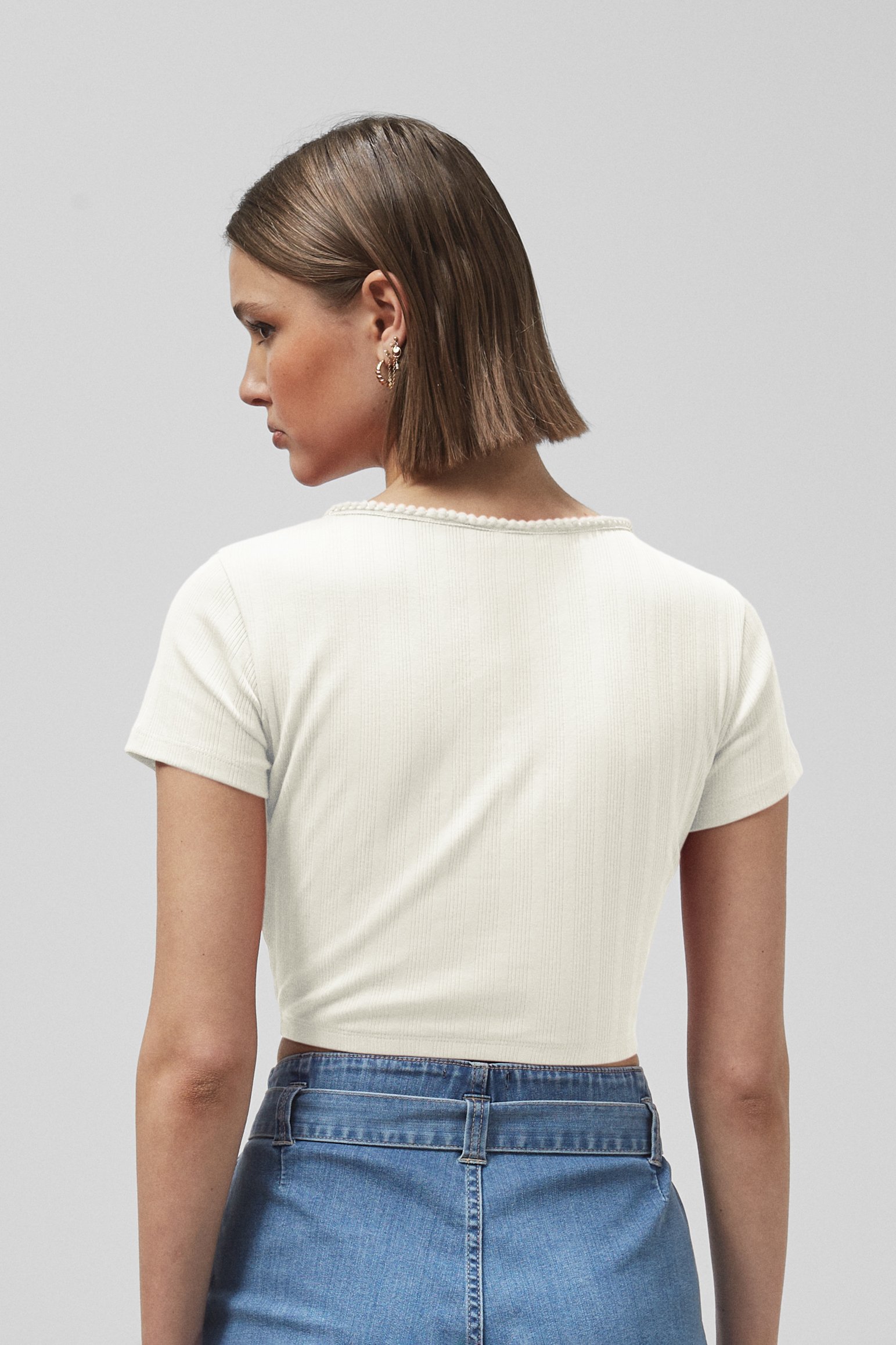 Snap Button Details Crop Tank Top