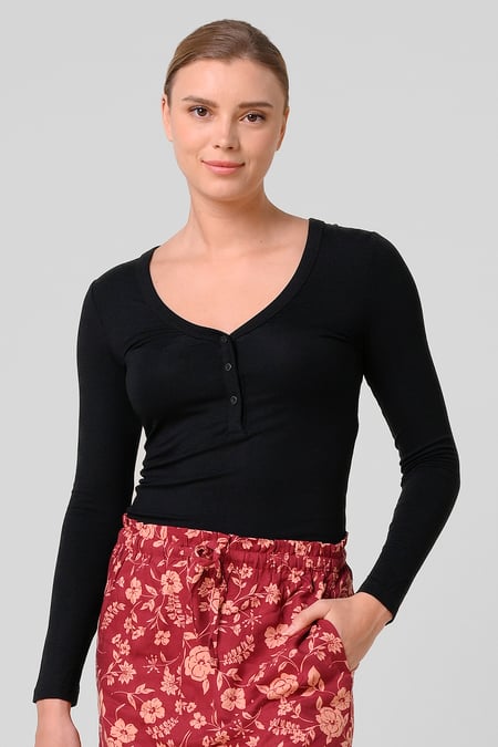 Womens Black Wide V-neck Casual T-Shirt