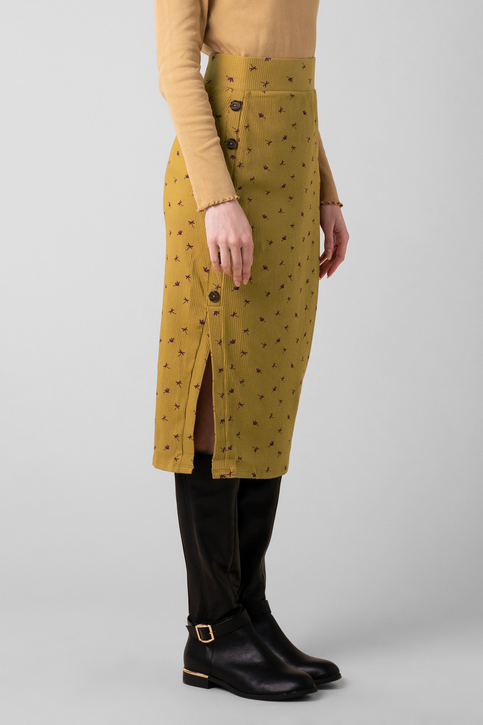 Side Button Split Ribbed Skirt