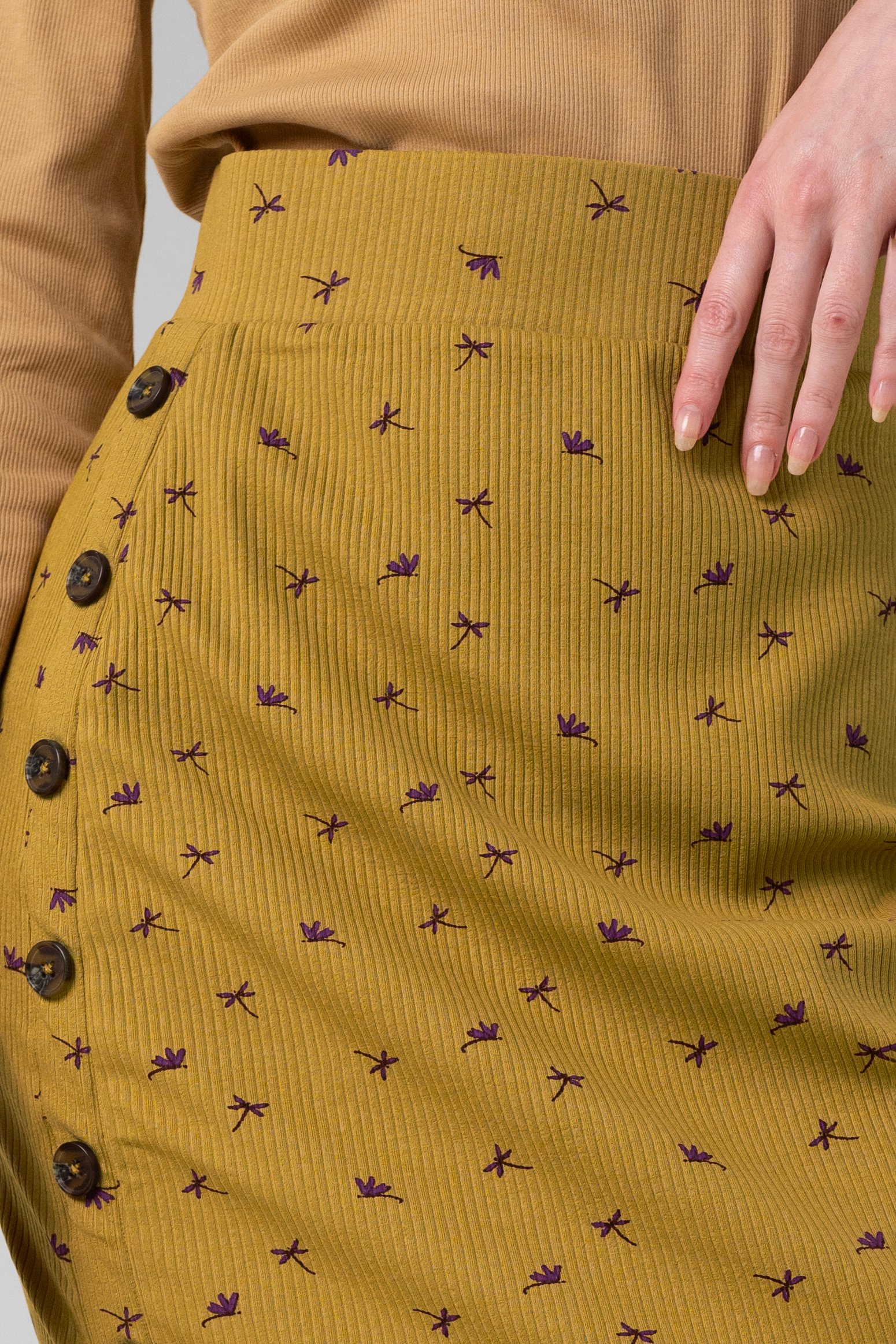 Side Button Split Ribbed Skirt