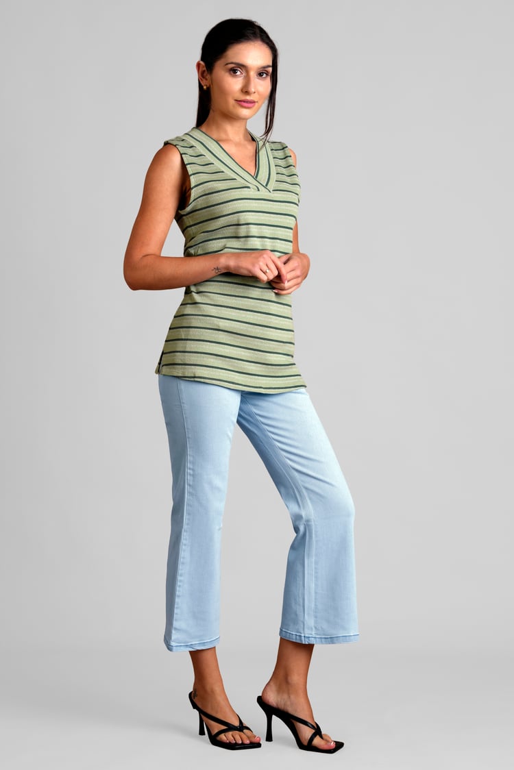 Super Light Cropped Flared Buttoned Jeans