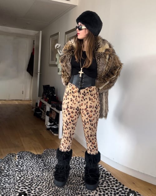 Women Black Turtleneck Crop Tops