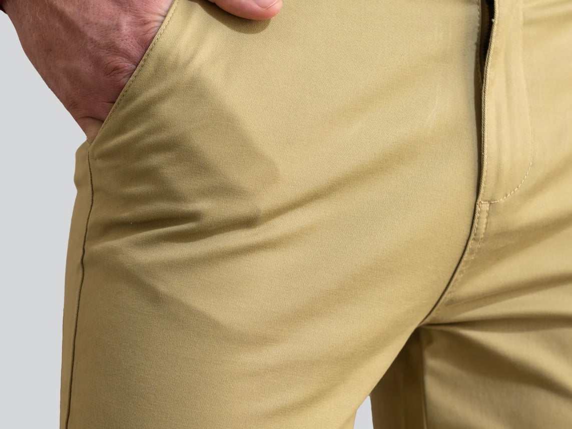 Professional spring workday look: Enorsia tailored trousers and structured layers