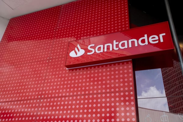 Santander Shifts Gears: From Ferrari to Formula 1’s Official Banking Partner