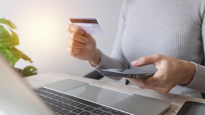 E-commerce Credit Card Spending Hits Record High: A Shift in Consumer Behavior?