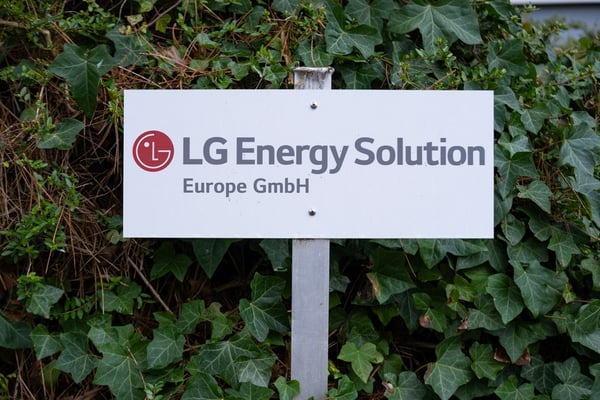 LG Energy Solution Navigates EV Market Uncertainty with Strategic Finesse