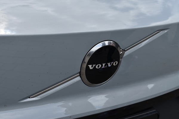 Volvo’s EX90: Pioneering Luxury and Innovation in the Electric Vehicle Landscape